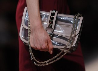 Originali ed estrosi, i nuovi capi e accessori in pvc Capi Accessori Plexiglass Pvc Tendenza Abbigliamento 2014 Borsa