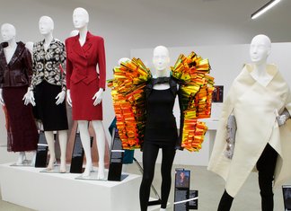 Women Fashion Power, l’importanza della moda in mostra Women Fashion Power Mostra Carriera Lavoro Donne Successo Famose America