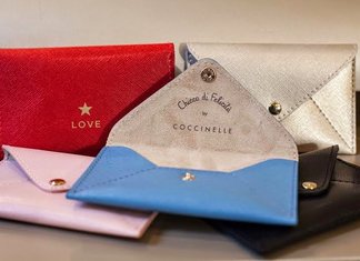 Chicco e Coccinelle insieme nella solidarietà con la Bustina di Felicità Chicco e Coccinelle Serena Autieri Testimonial Bustina Felicità Opera Sostegno Charity