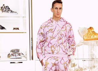 Jeremy Scott for Adidas Originals, in arrivo il profumo limited edition Wings 2.0 Jeremy Scott x Adidas Originals Profumo Collezione Limitata Ali Sneakers Fragranza