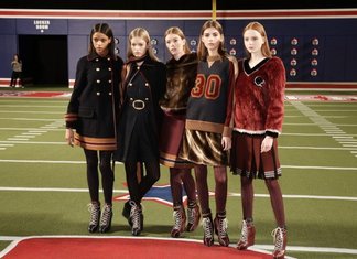 NY Fashion Week 2015, stile urbano in passerella NY Fashion Week 2015 Collezione Autunno Inverno 2016 Abbigliamento Donna Lacoste Tommy Hilfiger