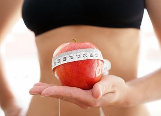 Obiettivo pancia piatta: ecco tutti i cibi giusti Obiettivo Pancia Piatta Cibi Giusti Alimenti Mangiare Dieta Mela Yogurt 2015