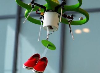 Crocs sceglie dei droni come commessi – VIDEO Crocs Droni Come Commessi 2015 Robot