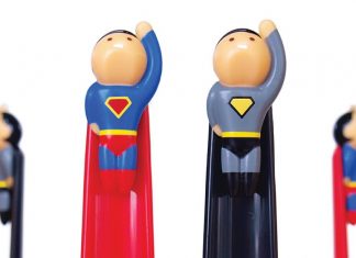 Il calzascarpe da veri supereroi di Duncan Shotton Il calzascarpe da veri supereroi di Duncan Shotton Batman