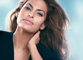 Eva Mendes, da neo mamma a testimonial di Estée Lauder