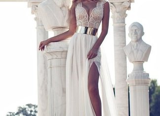 Natale di Roma, look imperiale per il suo compleanno stile antica roma