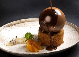Chocolate ball, la sfera di cioccolato che si scioglie