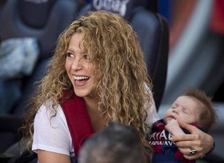 Shakira allo stadio con il piccolo Sasha a vedere papà Piqué
