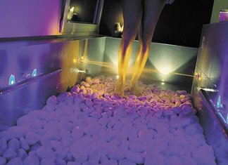 Percorso Kneipp, benefici e proprietà dell’acqua Percorso Kneipp Guida Benifici Proprietà Terme Benessere Salute Acqua Calda Fredda Ciottoli Fiume