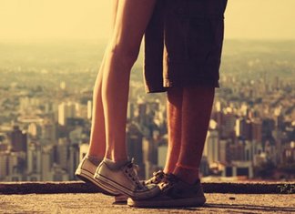 Ragazze basse, perché gli uomini le preferiscono Ragazze Basse Uomini Preferenza Sorriso Legame Equilibrio Amore Studio Scienza