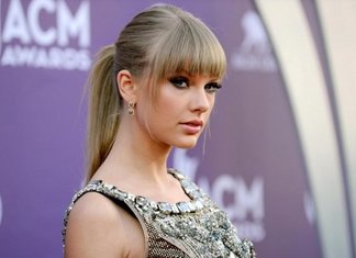 I problemi della frangia, 6 cose che prima devi sapere Ragazze Frangia Problemi Capelli Vento Soluzioni Taylor Swift