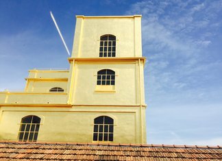 La nuova Fondazione Prada tinge d’oro Milano