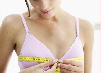 Ragazze con il seno piccolo, 7 motivi per esserne felici ragazze con il seno piccolo vantaggi