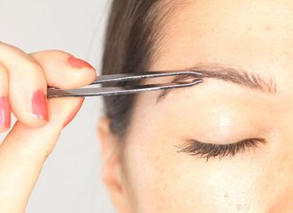 Sopracciglia curate: consigli per l’uso delle pinzette sopracciglia-curate-consigli