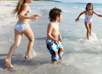 Ho fatto il bagno dopo mangiato, falsi miti da spiaggia