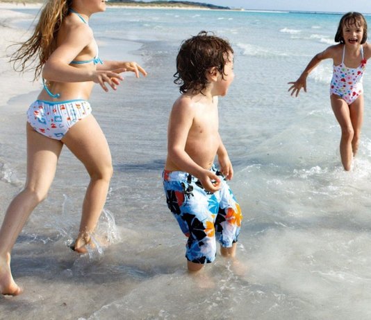 Ho fatto il bagno dopo mangiato, falsi miti da spiaggia